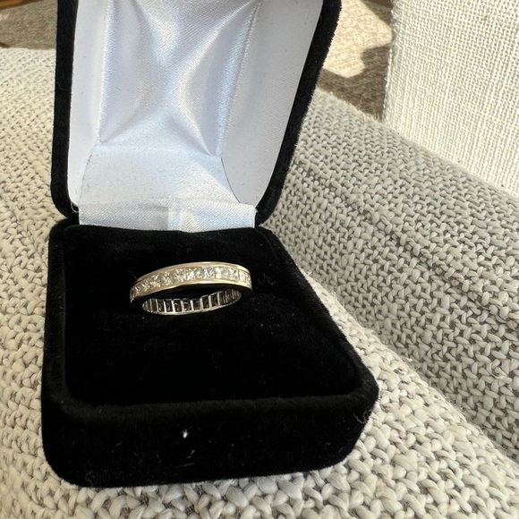 Antique 750 18k white gold 2ct Diamond Princess Cut Chanel Eternity Band size 6 - Picture 8 of 8